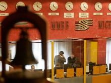 Паника на фондовaта борса в Москва, рублата се обезценява