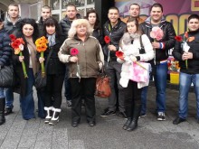 Гербери на дамите в Пловдив подариха за празника от МГЕРБ