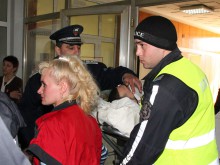 В стабилно състояние са тримата полицаи, простреляни от психопата