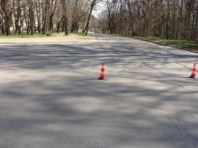 Полицай на мотор се заби в "Пежо" до Спортното училище, в болница е