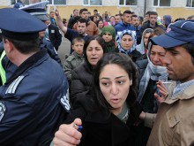 Бежанка заплаши, че ще се запали пред Сесилия Малстрьом