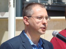 Станишев идва в Пловдив, покланя се пред Альоша