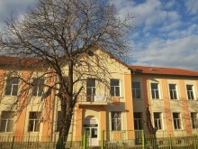 Директорка изпусна тесла върху седмокласник, тече проверка