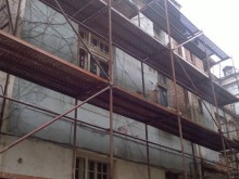 Монтираха строително скеле на "Къщата с медальона"