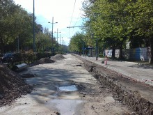 ВиК ремонтът по северното платно на бул. "Никола Вапцаров" към края