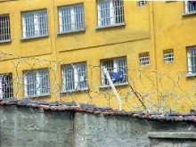 Полицията на крак за двама избягали от Софийския затвор