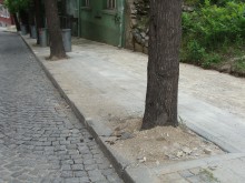 Почти подменени са тротоарите по ул. "Св. Св. Кирил и Методий"
