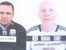 Продължава издирването на двамата избягали затворници