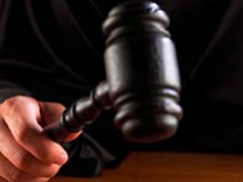 Студенти юристи симулират съдебен процес