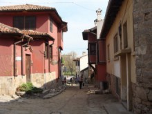 Боядисаха и освежиха електрически съоръжения в Стария град