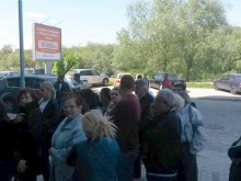 Читателка: Чаках 2 часа на опашка, за да си платя сметката за ток
