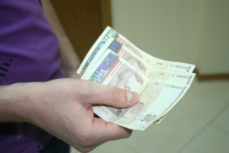 НСИ: Средната брутна месечна работна заплата за март е 813 лв.