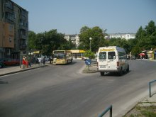 Асфалтират и кърпят и малките улички, и тротоарите в "Западен"