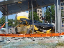 Краката на момичето са премазани, борят се за живота му! Свидетели: Колата летеше поне със 100 км/ч!