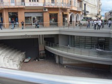 Чисто гола жена на Главната призова: Вярвайте в Бог, пазете природата