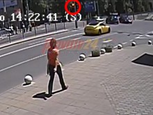 Само в Plovdiv24.bg: Ексклузивно видео от тежката катастрофа миналата седмица, когато "Нисан" се вряза в автобусна спирка