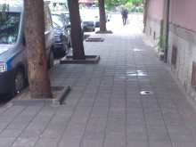 Продължава ремонтът на тротоарни настилки в "Северен"