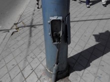 Внимание: Опасен уличен стълб до "Четвъртък пазара"