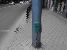 След ваш сигнал до Plovdiv24.bg: Обезопасиха опасен уличен стълб