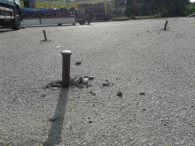 "Циркаджии" попиляха асфалта на детска площадка в "Кючука"
