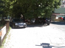 Паркиране върху тротоар в "Южен"