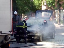 На мястото на стрелбата отпреди дни: "Ситроен" се запали по средата на улицата!