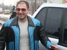 Проверяват бащата на Ванко 1 за разходи в чужбина