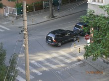 "Наглец" паркира в кръстовище