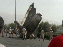 Деветима оцеляха в самолетна катастрофа край Техеран