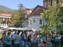 Хиляди миряни са се събрали на Бачковския манастир 