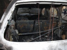 Запалиха колата на 37-годишна карловка