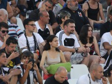 Фенове на Локо от Франция подариха 7 абонаментни карти