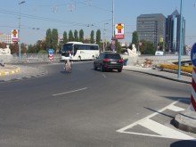 Махат паветата около кръговото до Водната палата, пътят става по-широк с 1,5 метра!