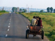 "Опел" блъсна каруца на пътя Пловдив-Хасково