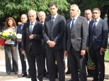 Пловдивчани поднесоха цветя пред паметника на Захари Стоянов