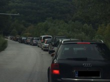 Брутални километрични задръствания заради недомислица на община Асеновград