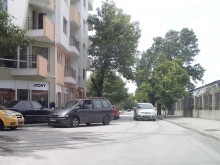 Хаос с паркирането пред офис на куриерска фирма в Пловдив
