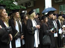 ВУАРР дипломира 233 бакалаври