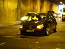 Полицията все още издирва виновника за днешната катастрофа, голфът бил служебен!