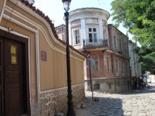 Община Пловдив си връща къщи в Стария град