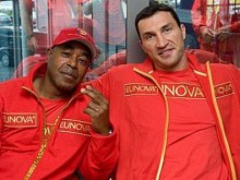 Треньор на Кличко нападна Кобрата