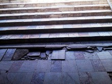 Подлез на бул. "България" тъне в разруха, ремонтират го