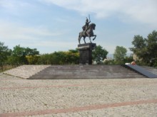 ГЕРБ кани пловдивчани на концерт пред паметника на Хан Крум в "Тракия"