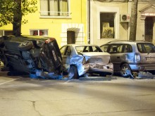 Руски дипломатически автомобил потроши 4 коли в центъра на София