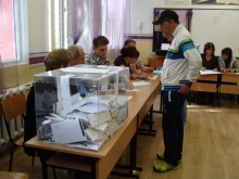 Избирателната активност към 13 ч. в страната е 23.24%