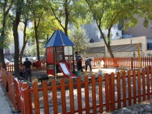 Нов детски кът в градинката до "Гранд"-а