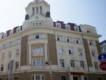 Екшън пред централата на КТБ в София