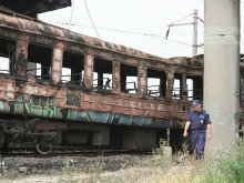 И днес продължават огледите на подпалилата се мотриса