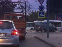 Катастрофа на кръговото до Водната палата парализира движението в района