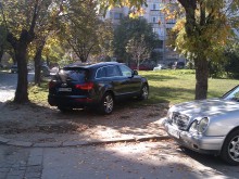 Парк става паркинг в "Южен"